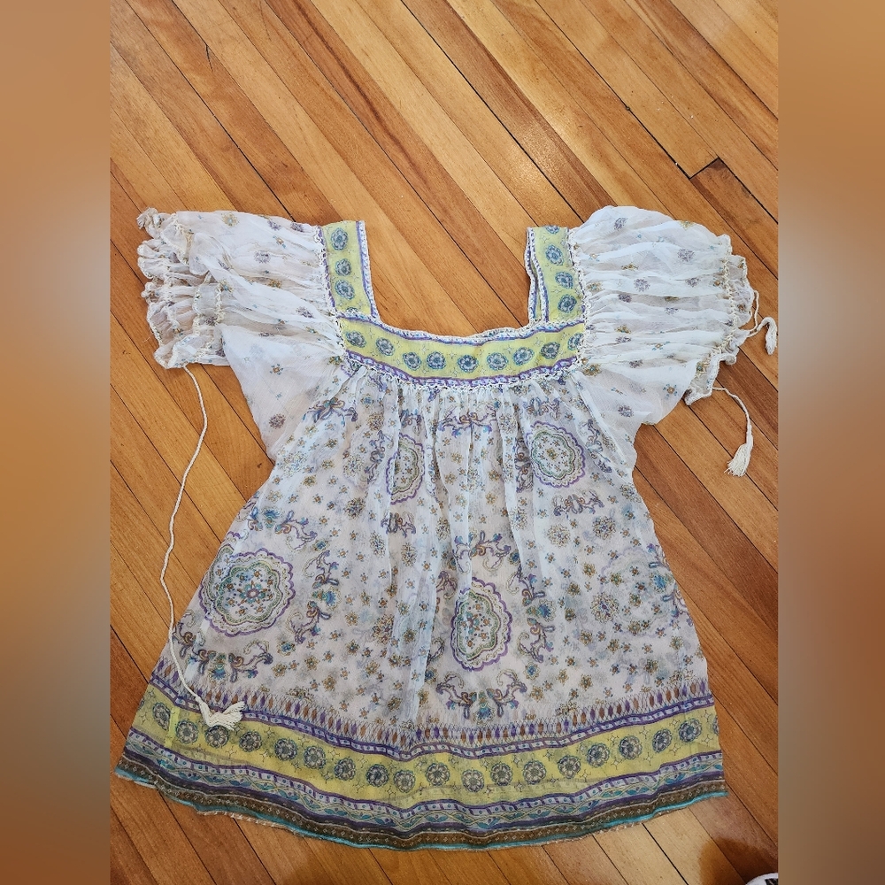 Floral Top with Puff Sleeves, Size Small